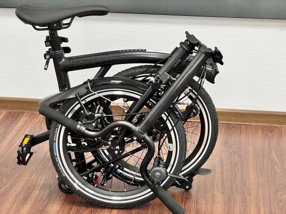 Brompton P Line 4-Gang Midnight Black Mittlerer Lenker Brompton P Line 4-Gang Midnight Black Mittlerer Lenker