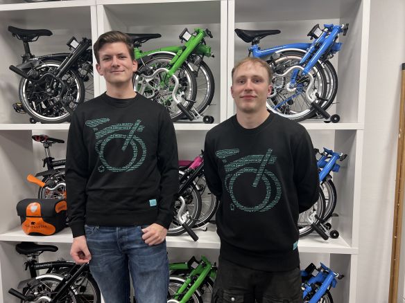 Brompton Sweat Shirt Logo Collection mit grossem Logo auf der Brust Brompton Sweat Shirt Logo Collection mit grossem Logo auf der Brust