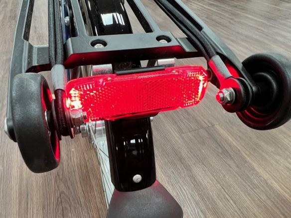 B&M Batterie Rücklicht passend für Brompton A/C/P/G Line mit USB B&M Batterie Rücklicht passend für Brompton A/C/P/G Line mit USB