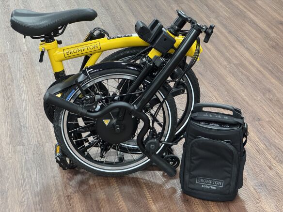 Brompton Electric C Line 4-Gang Bumblebee Yellow mittlerer Lenker Brompton Electric C Line 4-Gang Bumblebee Yellow mittlerer Lenker