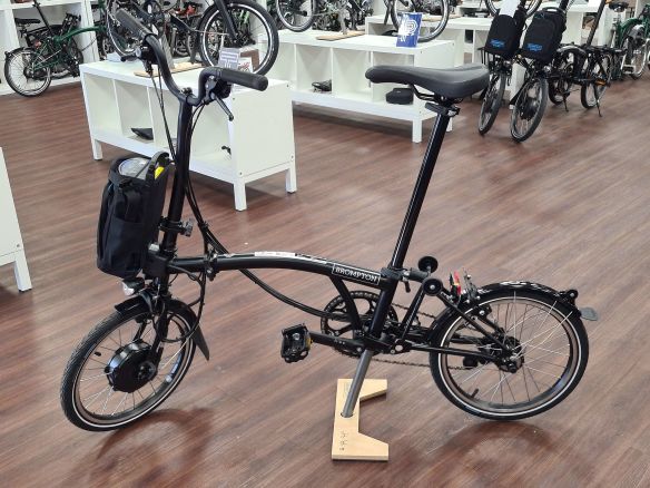 Brompton Electric Explore (6-Gang) schwarz Hoher Lenker Brompton Electric Explore (6-Gang) schwarz Hoher Lenker