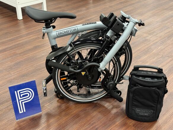 Brompton Electric P Line Explore (12-Gang) Lunar Ice Mittlerer Lenker