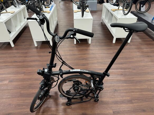 Brompton Electric P Line Explore (12-Gang) Midnight Black Hoher Lenker Brompton Electric P Line Explore (12-Gang) Midnight Black Hoher Lenker
