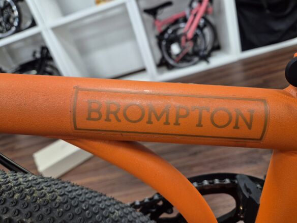 Brompton G-Line Logo Aufkleber Adventure Orange Brompton G-Line Logo Aufkleber Adventure Orange