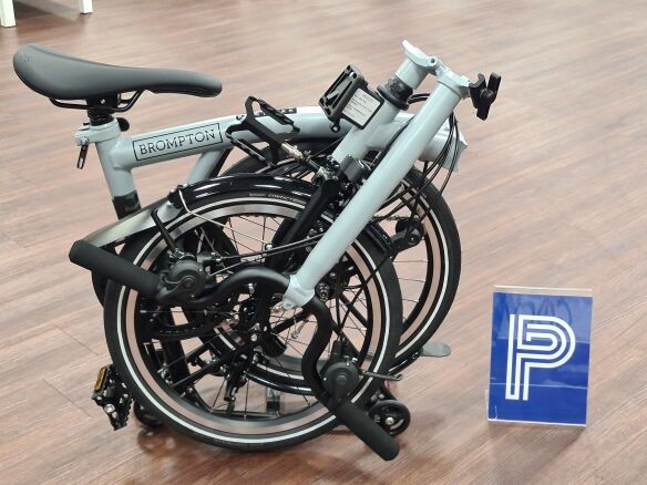 Brompton P Line Urban (4-Gang) Lunar Ice Mittlerer Lenker Brompton P Line Urban (4-Gang) Lunar Ice Mittlerer Lenker
