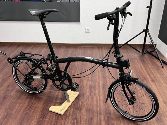 Brompton P Line 4-Gang Midnight Black Tiefer Lenker mit Rack