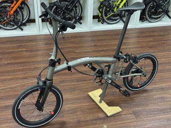 Brompton T Line Schmolke Edition Urban 4 Gang tiefer Lenker(6,59kg)Einzelstück Brompton T Line Schmolke Edition Urban 4 Gang tiefer Lenker(6,59kg)Einzelstück