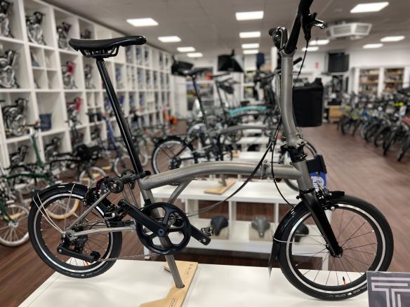 Brompton T Line Urban 4 Gang mittlerer Lenker(7 - 45kg) Brompton T Line Urban 4 Gang mittlerer Lenker(7 - 45kg)