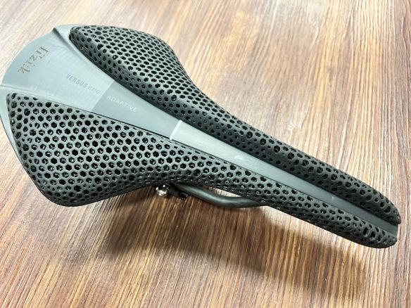 Fizik Antares Versus Evo 00 Adaptive inkl. Brompton Pentaclip Fizik Antares Versus Evo 00 Adaptive inkl. Brompton Pentaclip