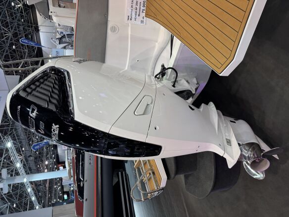Honda BF 350 XDU Grand Prix White Honda BF 350 XDU Grand Prix White