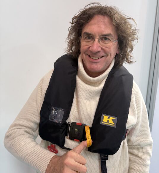 Kadematic 275 AL-F-HR schwarz Rettungsweste mit Seenotlicht