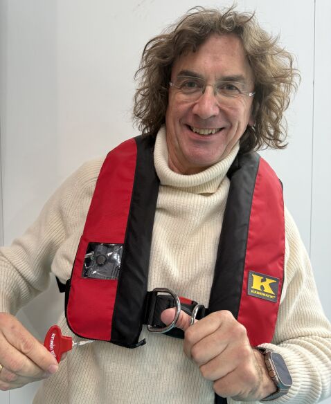 Kadematic 275 AL-F Rettungsweste schwarz/rot inkl Spraycap