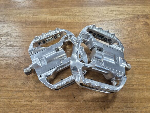 MKS FD-7 Faltpedalen breit silber MKS FD-7 Faltpedalen breit silber