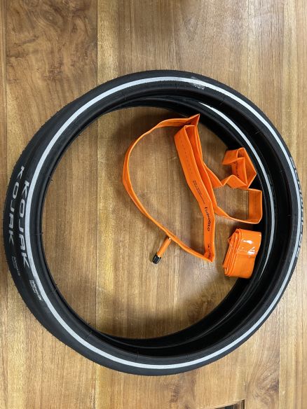 Schwalbe Brompton Superleicht Bereifung ( Kojak + Tubolito ) Schwalbe Brompton Superleicht Bereifung ( Kojak + Tubolito )