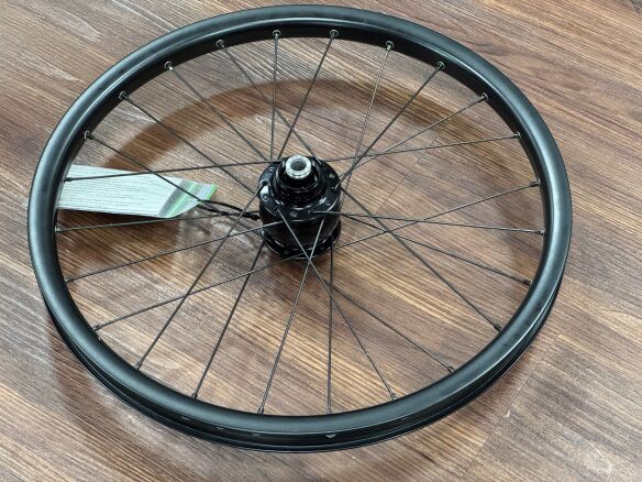 SON G Line Brompton Vorderrad mit S.O.N Nabendynamo SON G Line Brompton Vorderrad mit S.O.N Nabendynamo