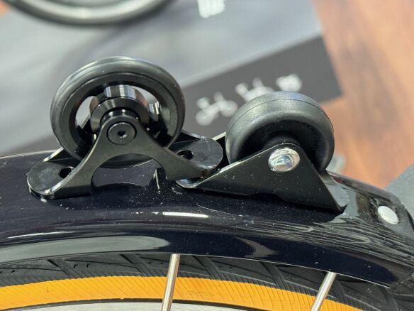 XXS Brompton Schutzblech Rolle Easywheel Aluminium Schwarz XXS Brompton Schutzblech Rolle Easywheel Aluminium Schwarz