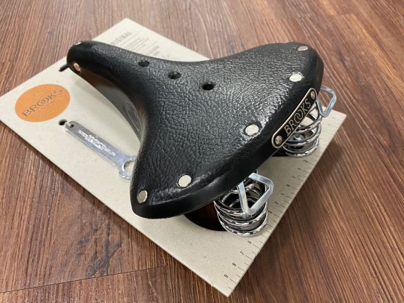 Brooks B67 Leder Sattel mit Federung breit Schwarz Brooks B67 Leder Sattel mit Federung breit Schwarz