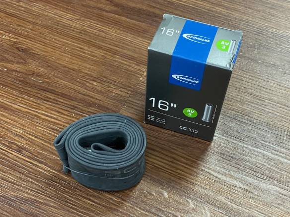 Schwalbe Schlauch AV3 für Dahon Curve oder Bickerton Pilot 16 Zoll Schwalbe Schlauch AV3 für Dahon Curve oder Bickerton Pilot 16 Zoll