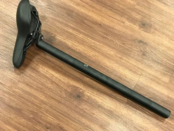 Tern Sattelstütze 33 - 9 Universal 580 mm mit Gel Sattel Tern Sattelstütze 33 - 9 Universal 580 mm mit Gel Sattel