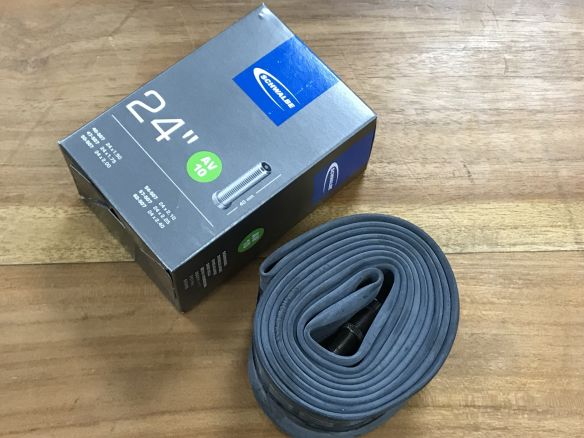 Schwalbe Schlauch AV10 24 Zoll passend für Tern Node/Castro Dahon IOS/Glide/ Schwalbe Schlauch AV10 24 Zoll passend für Tern Node/Castro Dahon IOS/Glide/