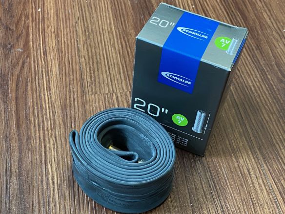Schwalbe Schlauch AV7 für Tern Link Aktuelle Version(Ballonreifen!!) Schwalbe Schlauch AV7 für Tern Link Aktuelle Version(Ballonreifen!!)