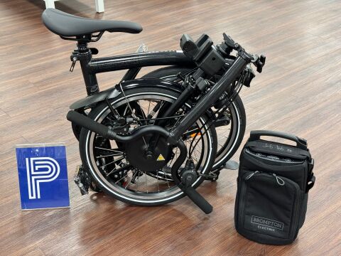 Brompton Electric P Line 4-Gang(12,7+2,9 kg) Midnight Black Mittlerer Lenker